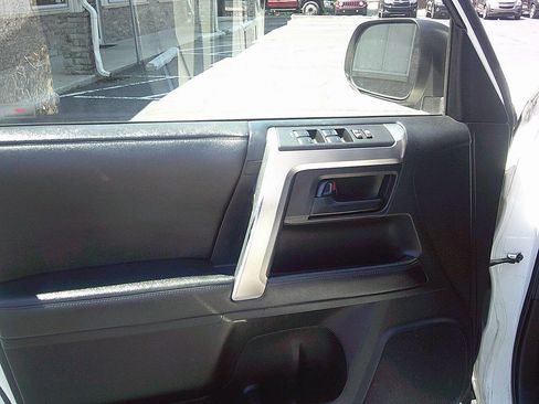 Used 2013 Toyota 4Runner Limited AWD/4WD image 9