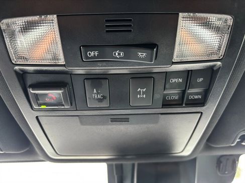 Used 2021 Toyota Tacoma TRD Off-Road w/ TRD Premium Off Road Package AWD/4WD image 24