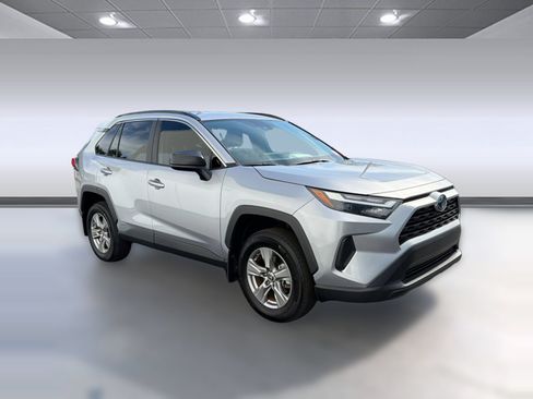 Certified 2024 Toyota RAV4 LE AWD/4WD image 7