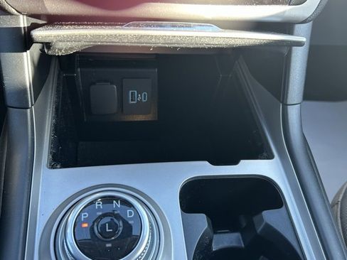 Used 2021 Ford Explorer XLT image 23