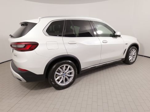 Used 2022 BMW X5 xDrive45e w/ Parking Assistance Package AWD/4WD image 12