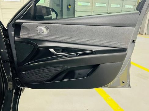 Used 2023 Hyundai Elantra Limited FWD image 33
