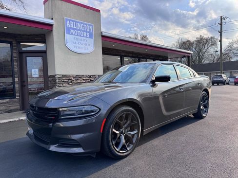 Used 2020 Dodge Charger SXT w/ Blacktop Package image 2