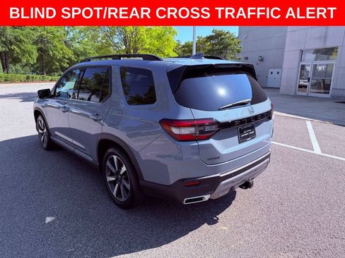 Used 2025 Honda Pilot Touring image 5