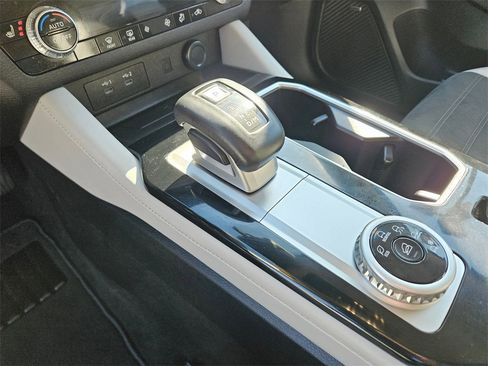 Used 2025 Mitsubishi Outlander SE image 25