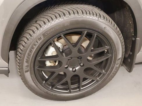 Certified 2025 Toyota Highlander XLE image 8