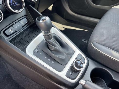 Used 2024 Hyundai Venue Limited image 22