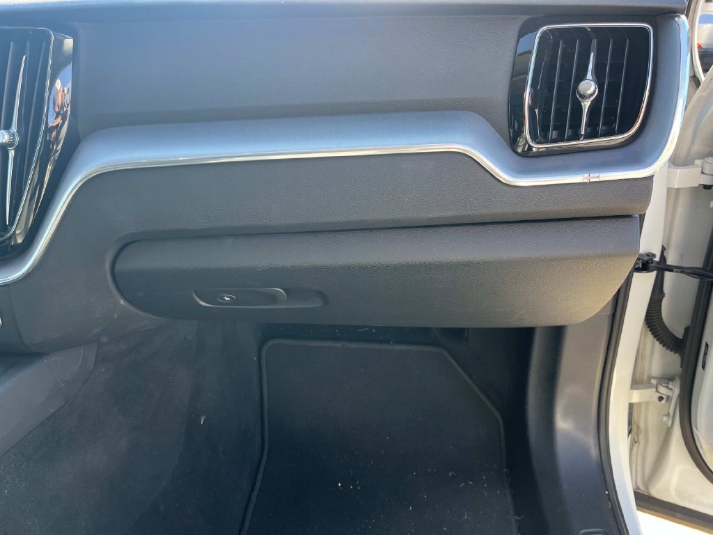 Used 2020 Volvo XC60 T5 Momentum FWD image 26