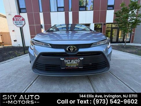 Used 2024 Toyota Corolla LE FWD image 2