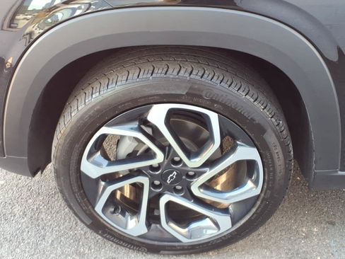 Certified 2025 Chevrolet Trax RS w/ Driver Confidence Package FWD image 8