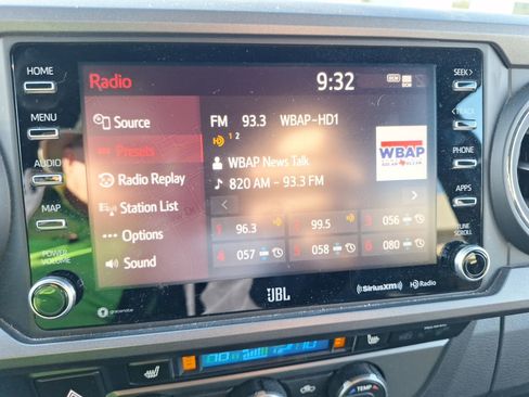 Used 2020 Toyota Tacoma TRD Sport image 25