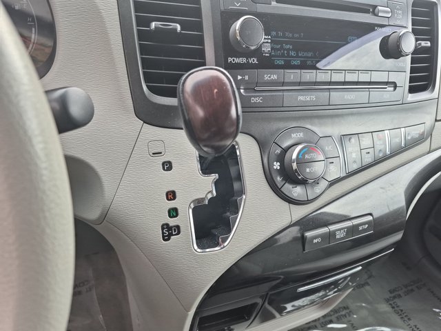 Used 2013 Toyota Sienna LE FWD image 14