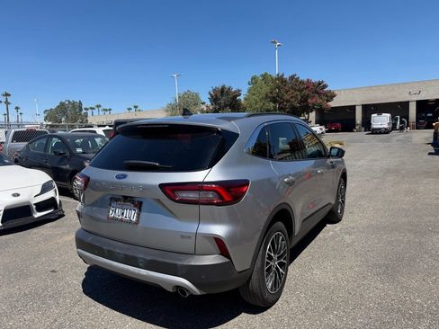 Used 2023 Ford Escape SE FWD image 3