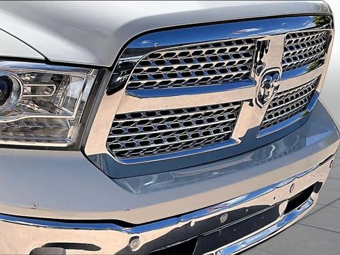 Used 2018 RAM 1500 Laramie w/ Convenience Group AWD/4WD image 30