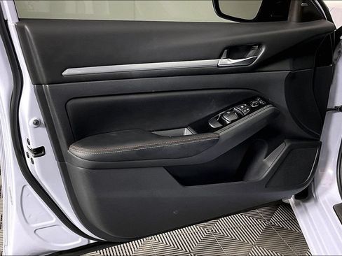 Used 2025 Nissan Altima 2.5 SR w/ SR Premium Package FWD image 21
