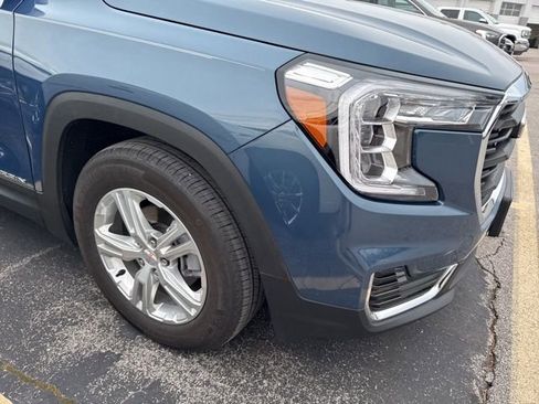 Used 2024 GMC Terrain SLE w/ Driver Convenience Package image 7