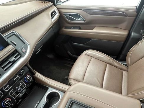 Used 2023 Chevrolet Suburban High Country image 32