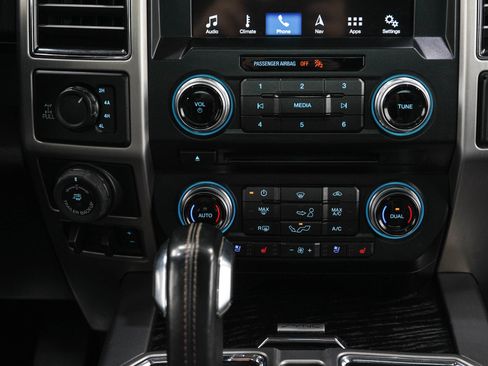 Used 2018 Ford F150 Platinum w/ Equipment Group 701A Luxury AWD/4WD image 19