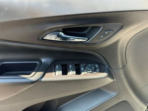 Used 2022 Chevrolet Equinox LT FWD image 16