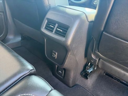 Used 2023 GMC Terrain SLT image 36