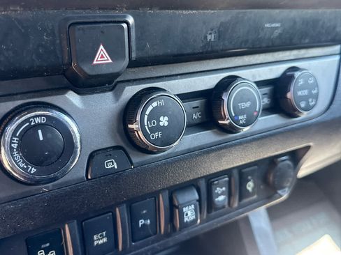 Used 2019 Toyota Tacoma TRD Off-Road AWD/4WD image 14