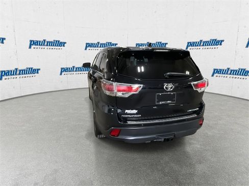 Used 2015 Toyota Highlander Limited image 9