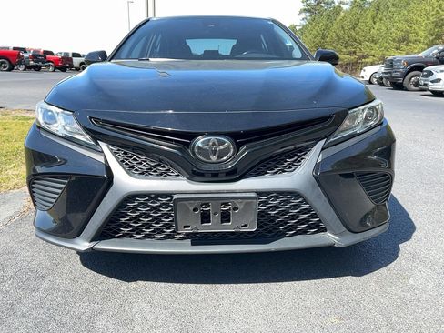 Used 2019 Toyota Camry SE image 2