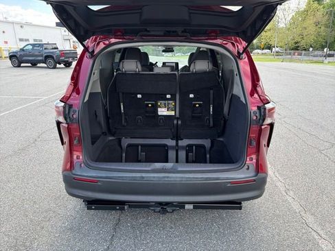 Used 2023 Toyota Sienna LE AWD/4WD image 7