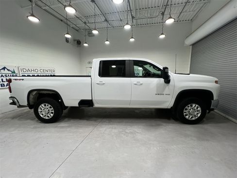 Used 2023 Chevrolet Silverado 3500 LT image 9