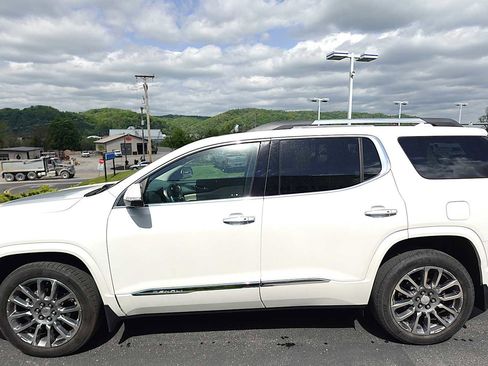 Used 2023 GMC Acadia Denali w/ Denali Ultimate Package AWD/4WD image 6
