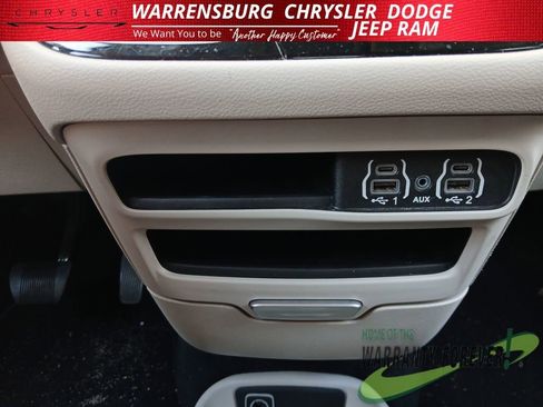 Used 2024 Chrysler Pacifica Touring-L FWD image 21