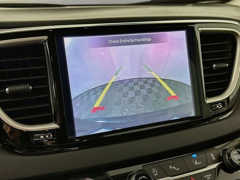 Certified 2023 Chrysler Pacifica Touring-L FWD image 21