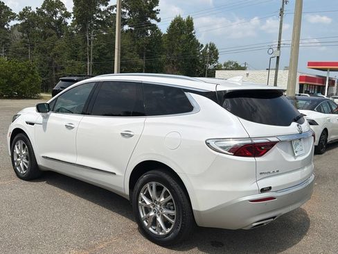 Used 2023 Buick Enclave Essence w/ Experience Buick Package FWD image 2