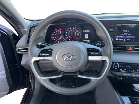 Used 2023 Hyundai Elantra SEL image 12