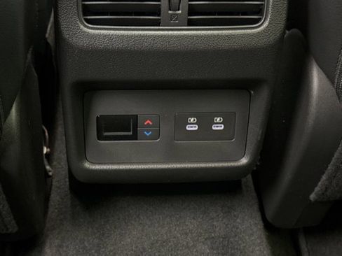 Used 2025 Nissan Rogue SL w/ Tech Package image 19