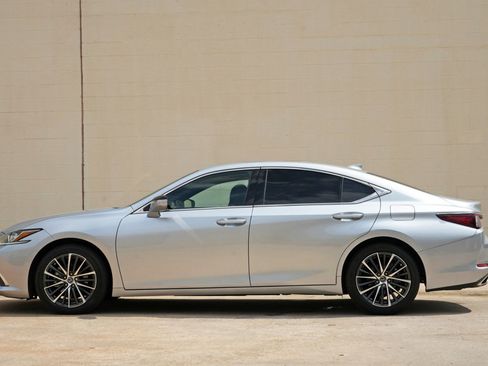 Used 2024 Lexus ES 350 w/ Premium Package FWD image 9