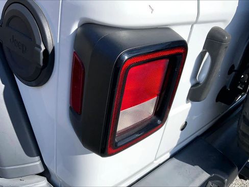 Used 2018 Jeep Wrangler Unlimited Sport S image 27