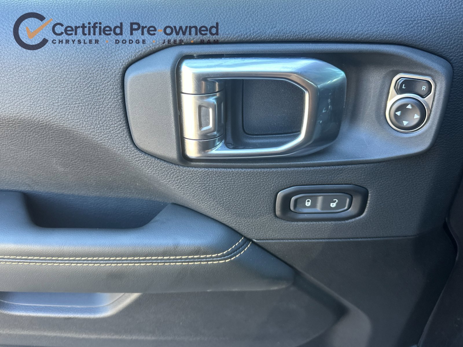 Certified 2025 Jeep Wrangler Unlimited Sahara w/ Safety Group AWD/4WD image 12