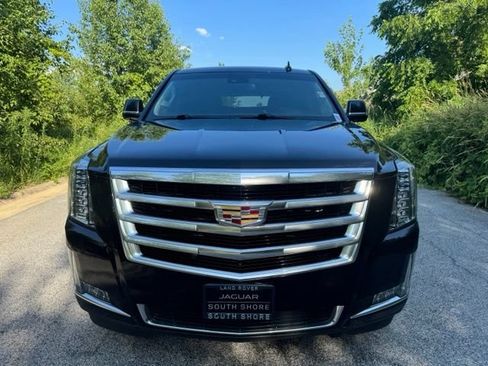 Used 2017 Cadillac Escalade Luxury AWD/4WD image 3