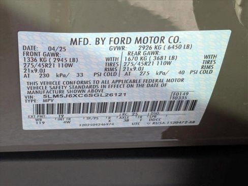 New 2025 Lincoln Aviator AWD w/ Equipment Group 101A image 18