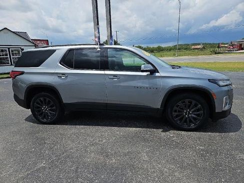 Used 2023 Chevrolet Traverse RS FWD image 9