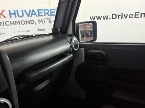 Used 2010 Jeep Wrangler Unlimited Sahara w/ Dual Top Group AWD/4WD image 22