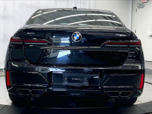 Used 2025 BMW 760i xDrive w/ Premium Package AWD/4WD image 5
