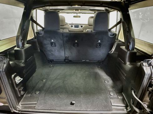 Used 2019 Jeep Wrangler Unlimited Sahara w/ Cold Weather Group AWD/4WD image 24