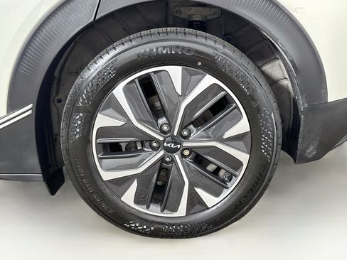Used 2024 Kia EV6 Light AWD/4WD image 29
