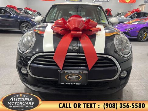 Used 2019 MINI Cooper 2-Door Hardtop w/ Storage Package image 8