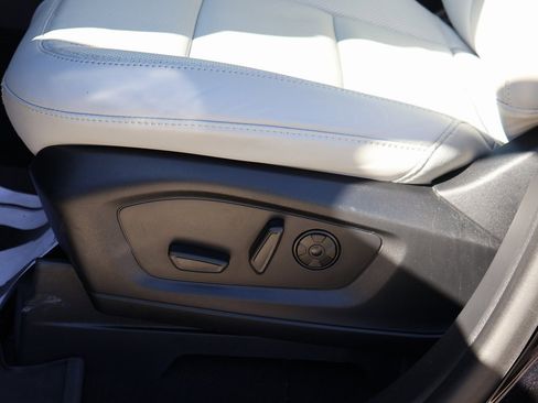 Certified 2025 Ford Explorer Platinum w/ LUX Leather Package image 25