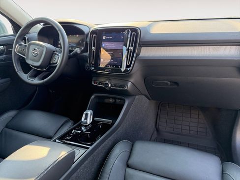 Used 2024 Volvo XC40 B5 Ultimate w/ Protection Package Premier image 10