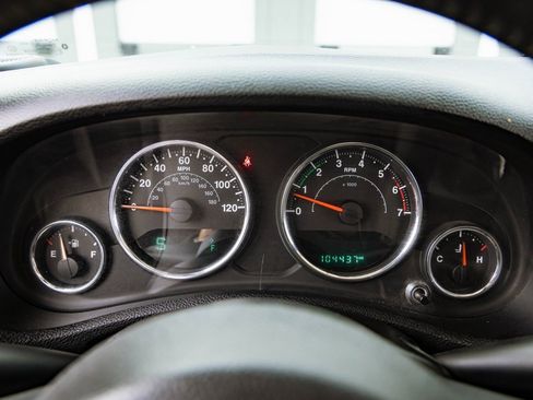 Used 2015 Jeep Wrangler Unlimited Sahara w/ Dual Top Group image 15