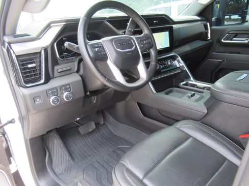 Used 2025 GMC Sierra 2500 Denali w/ Denali Reserve Package AWD/4WD image 16